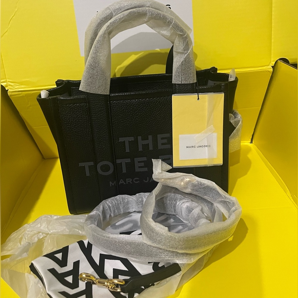 Tote Marc Jacobs,black leather ,small with strap,new with tags